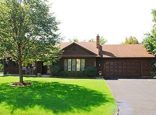 15396 Village Woods Dr, Eden Prairie, MN 55347