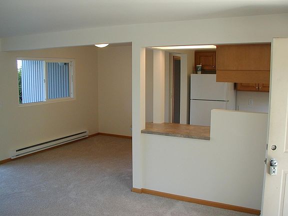 4th image of 2820 75th Pl SE #102
