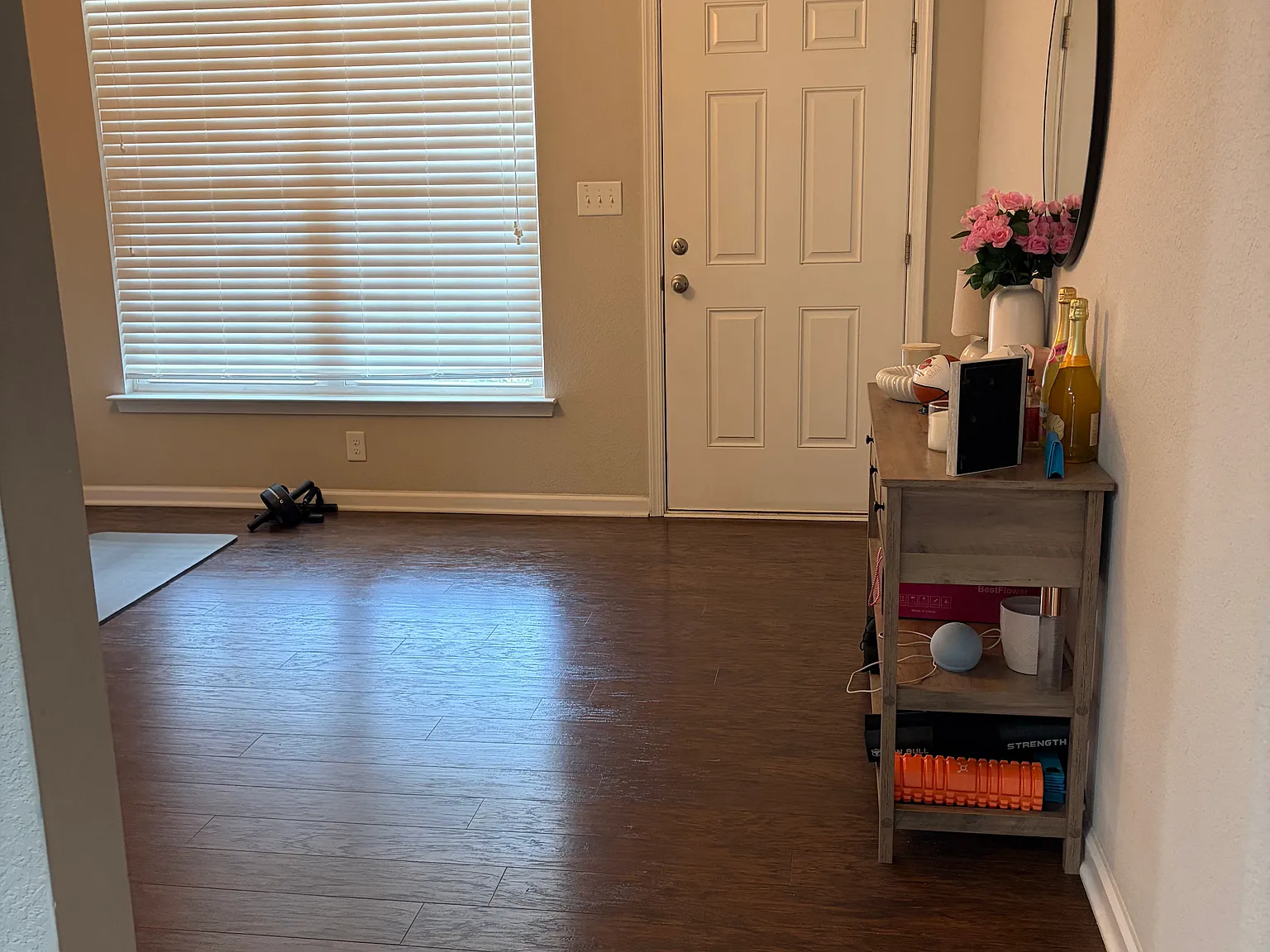 3 bed, 2.5 bath, 2017 sqft, $2,700 — Photo 3