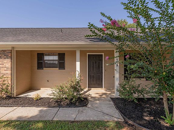 3rd image of 102 Silverstone Cir
