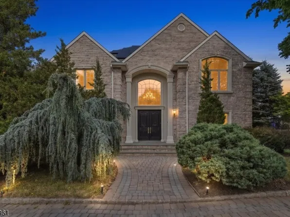 4 Centennial Ct, Totowa Boro, NJ 07512