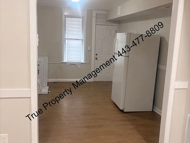 305 S Calhoun St — Photo 4
