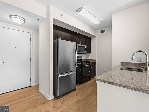 3rd image of 440 L St NW Unit 502