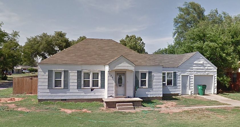 1st image of 925 W Iris Ave