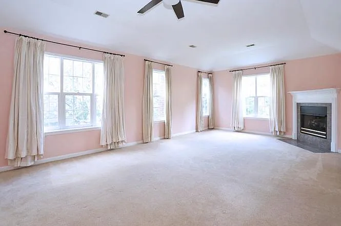 3 bed, 2305 sqft, $3,700 — Photo 3