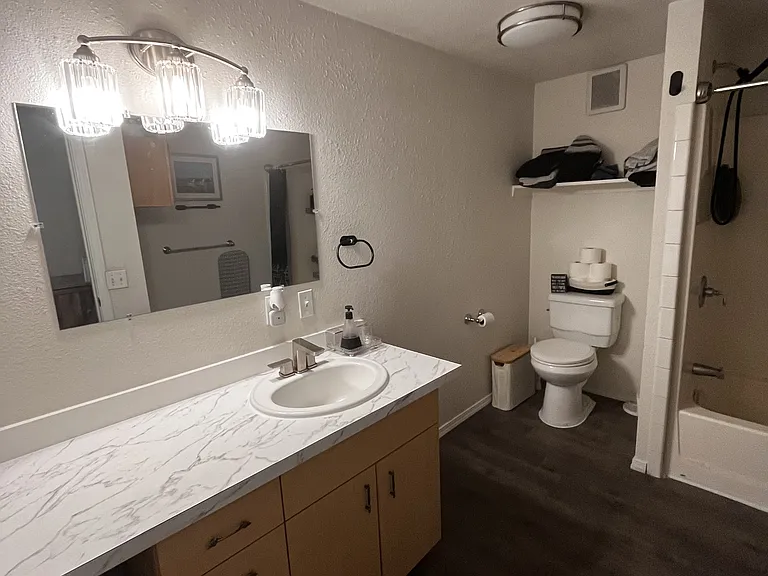 101 E Wood Ln — Photo 16