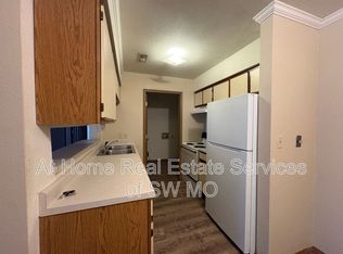 714 E Bain St, Ozark, MO 65721