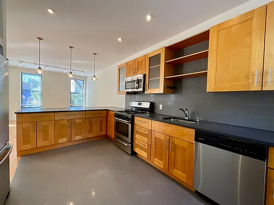 Rented by Compass | media 18