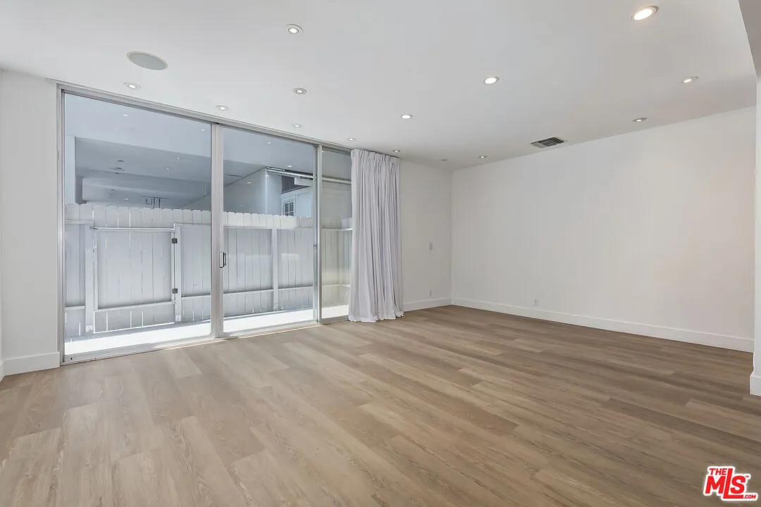 1 bed, 1.0 bath, 1000 sqft, $5,495 — Photo 4