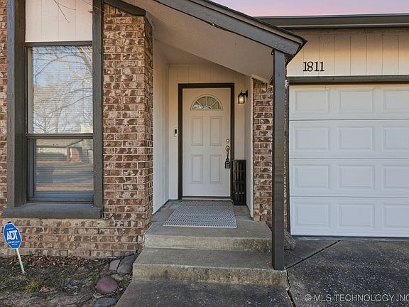 5th image of 1811 W Ithica St