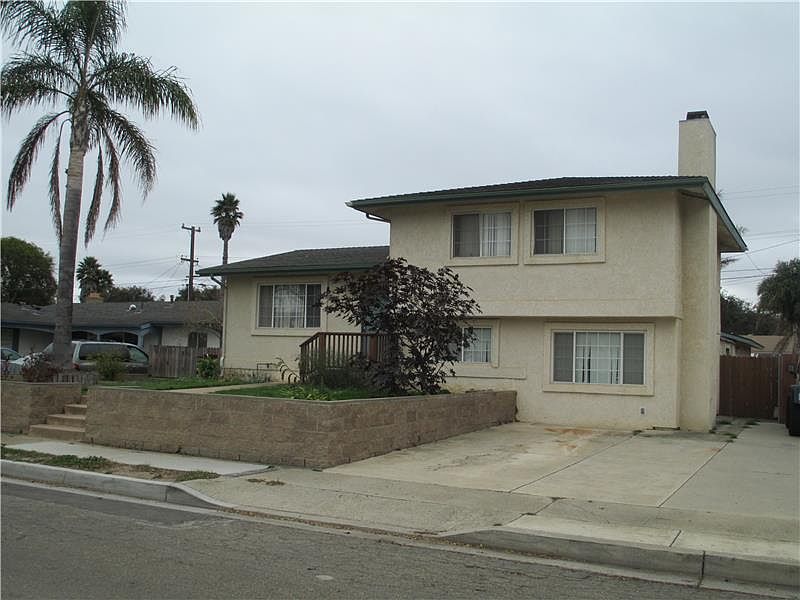 2nd image of 1528 W Oak Ave