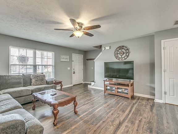 3rd image of 364 Arapaho Dr