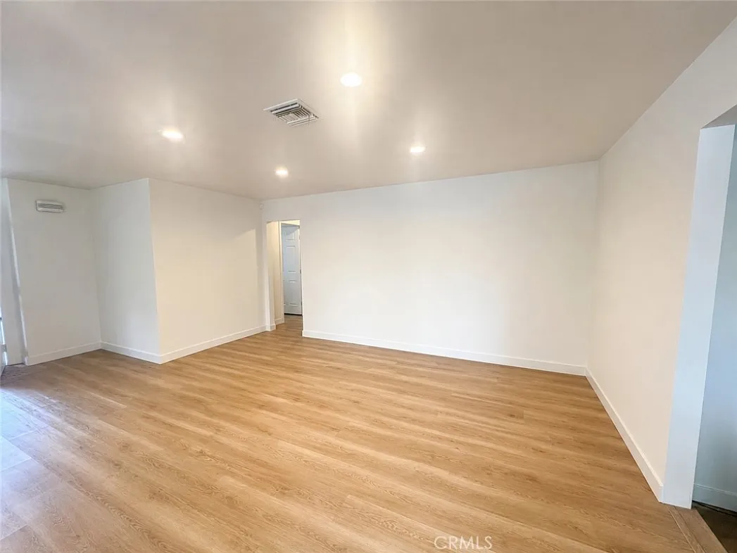 4 bed, 1642 sqft, $4,300 — Photo 4