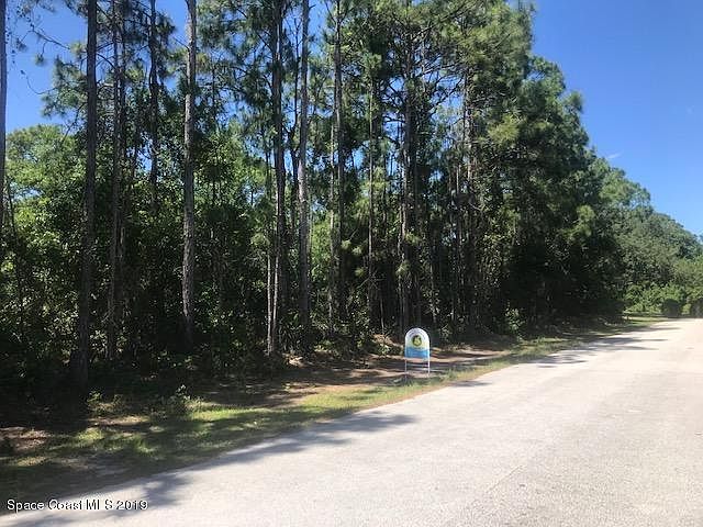 2nd image of 933 Sable Cir SE