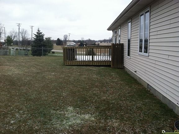 4th image of 585 Daniel Dr