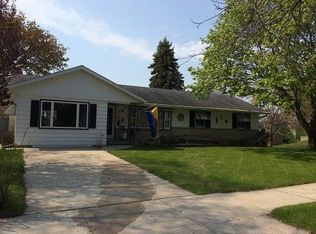 201 E James Dr, Port Washington, WI 53074