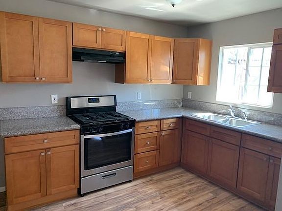 5th image of 3240 Logan Ave