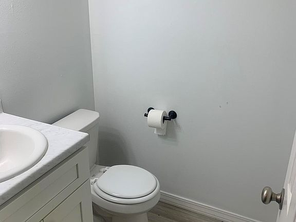 4th image of 303 W 18th St