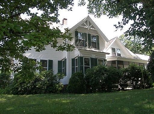2nd image of 72 Mechanic St
