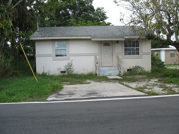 2nd image of 2241 Henderson Ave