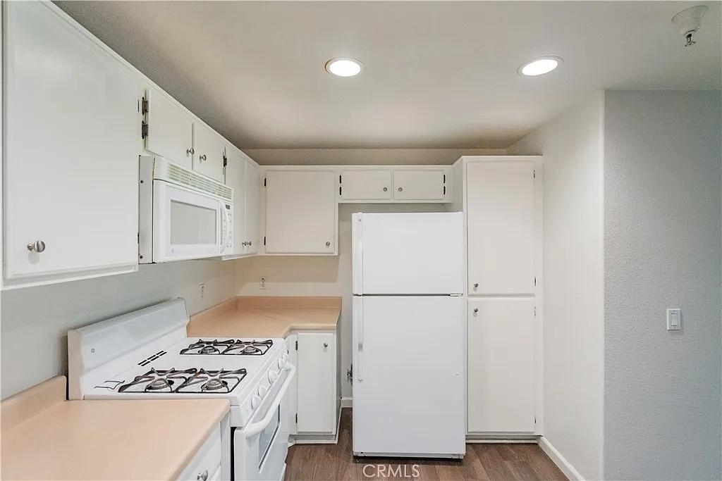 2 bed, 1101 sqft, $2,250 — Photo 3