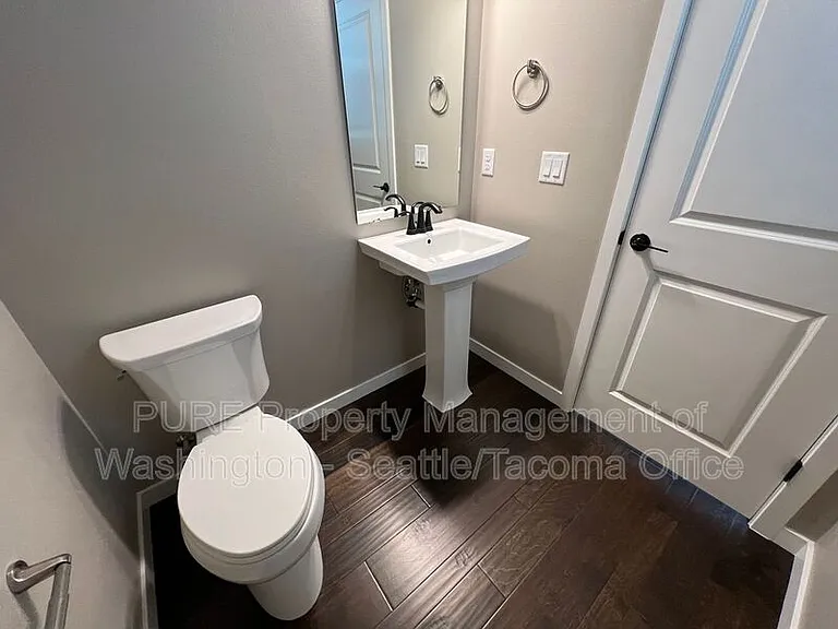 910 Burwood St SE — Photo 10