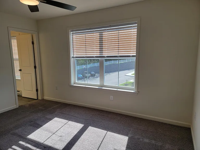 4620 Commerce St — Photo 13
