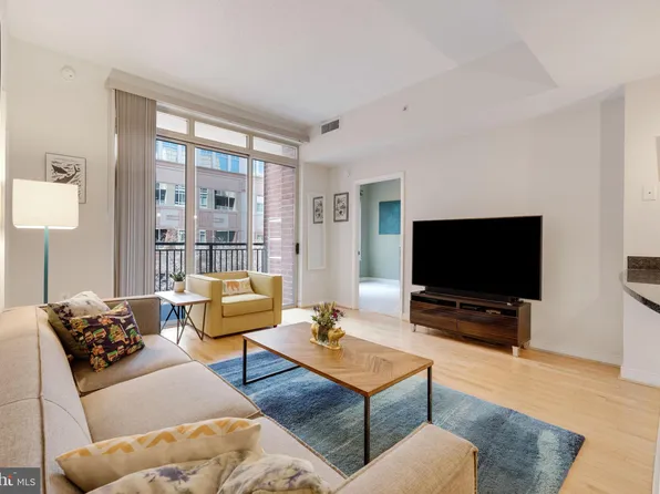 820 N Pollard St APT 602, Arlington, VA 22203