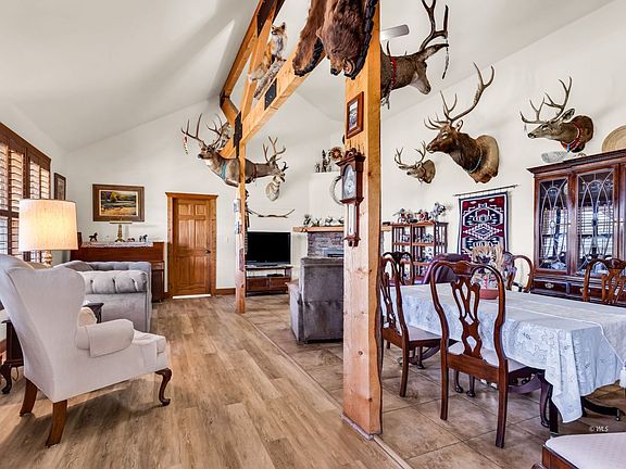 3rd image of 220 Rhonda Rd