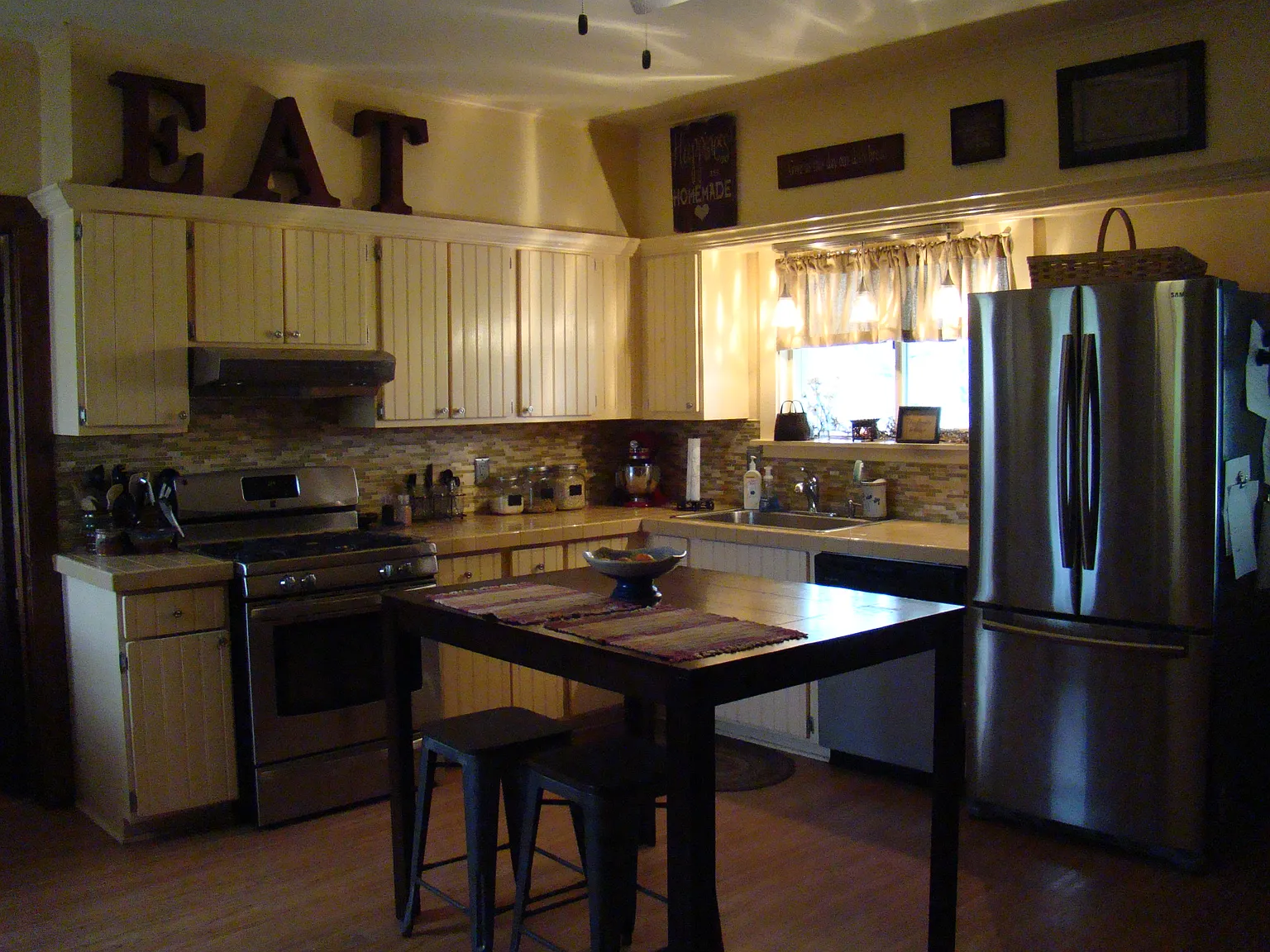 4 bed, 2700 sqft, $3,200 — Photo 3