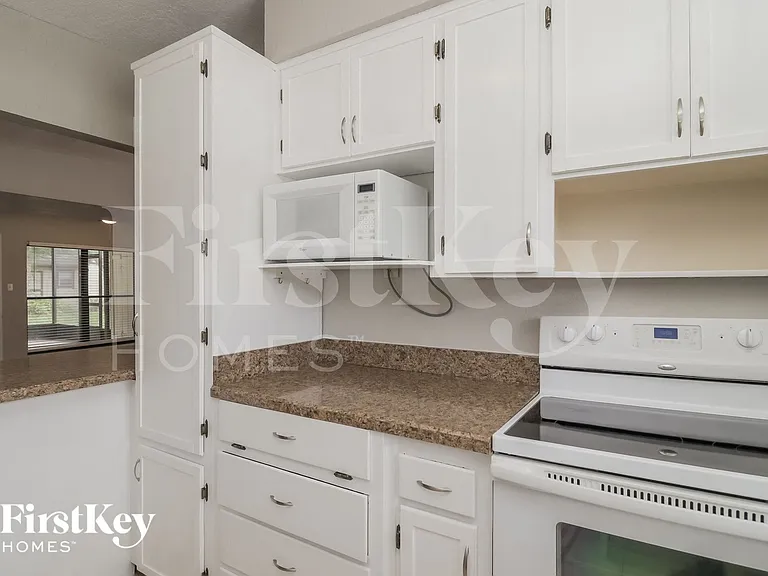2812 Walnut St — Photo 6