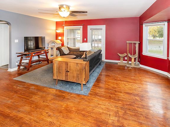 4th image of 1366 Ravenswood Dr