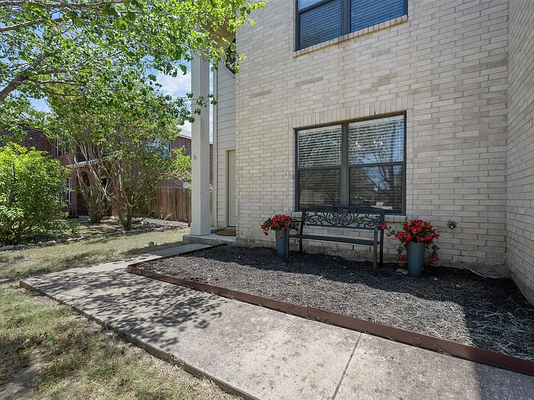 1814 Grassland Dr — Photo 6