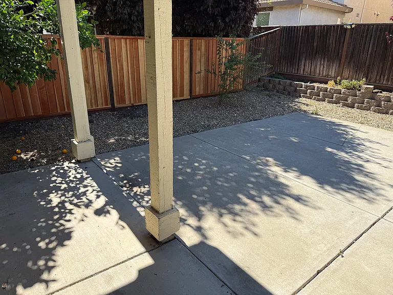 2912 Safford Ave — Photo 3