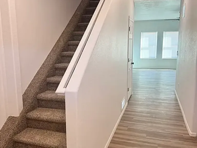 500 E Maher Dr #500 — Photo 2