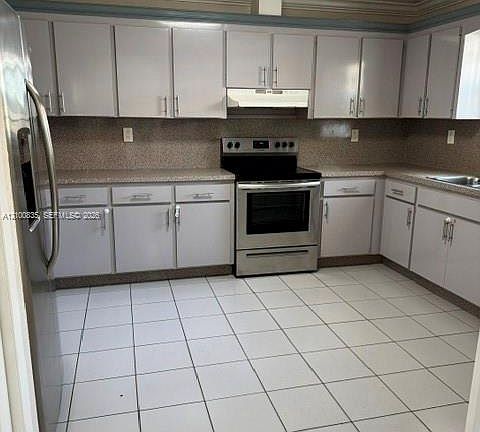 3rd image of 3230 SW 27th St #3232