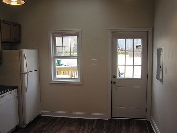 5th image of 182 Penn St #4