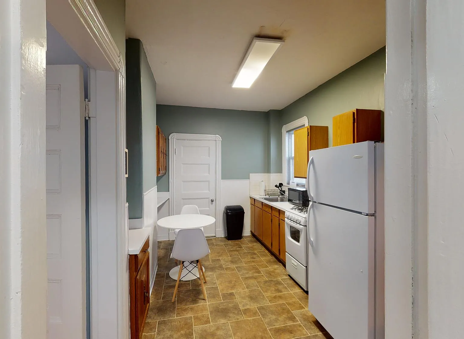 4 bed, $2,800 — Photo 2