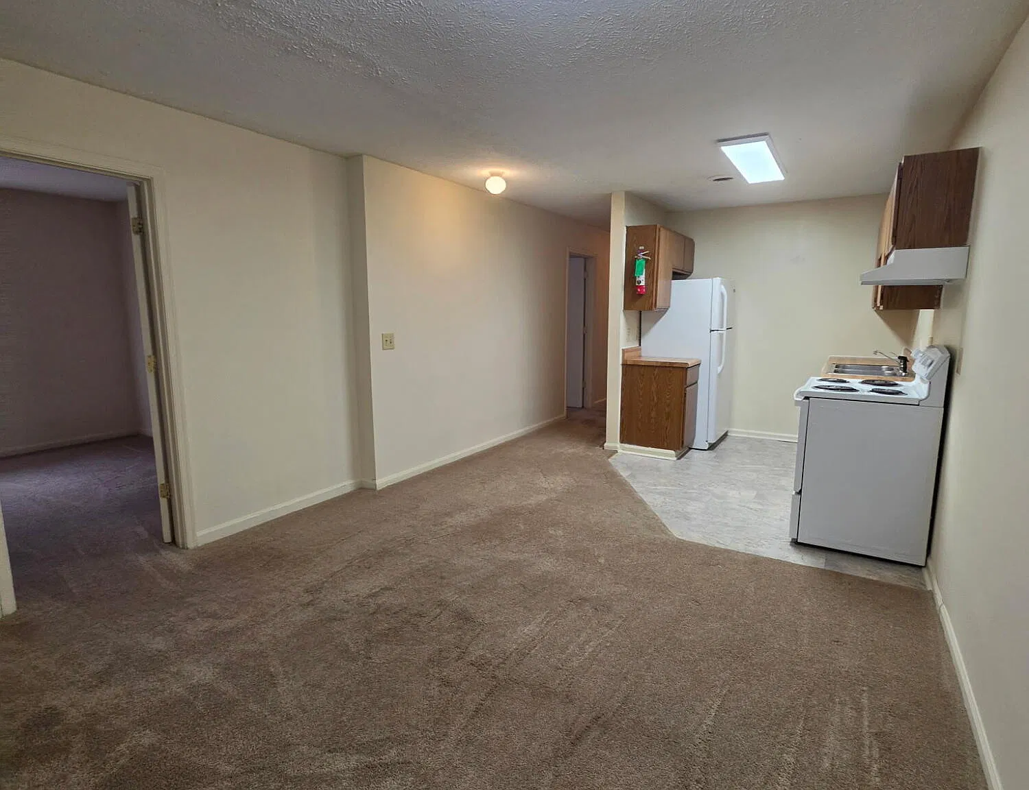 2 bed, 1.0 bath, 654 sqft, $1,045 — Photo 4