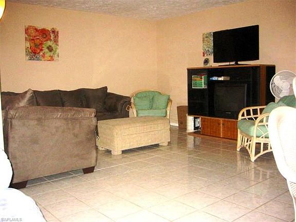 5th image of 527 Cape Coral Pkwy W APT 3