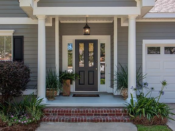 Entrance /front porch