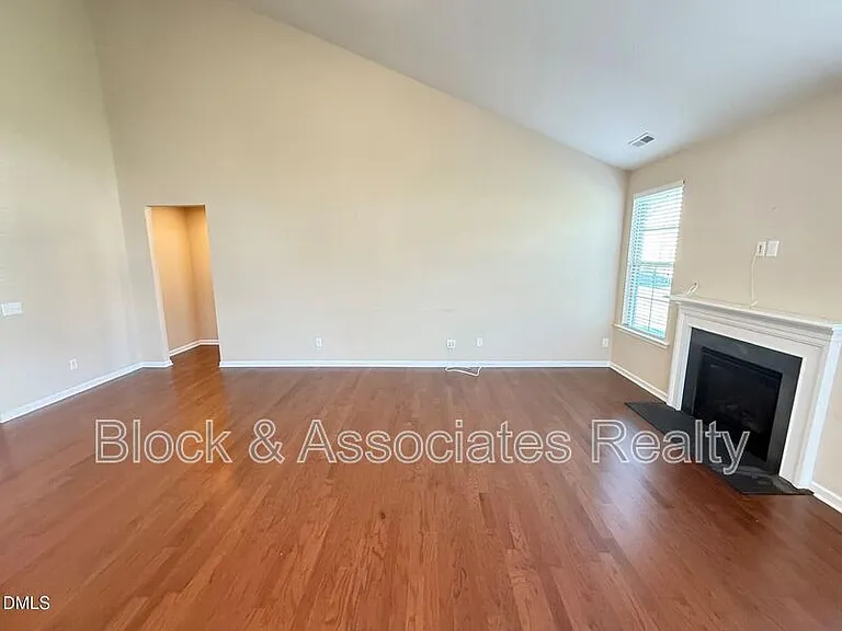 2433 Cedar Rock Dr — Photo 9