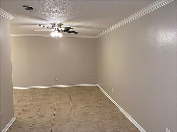 5th image of 869 Fairfield Ave