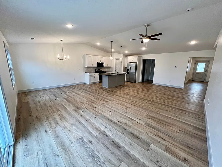 4646 Pierce Dr — Photo 4