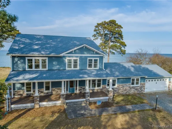 267 Riverbank Dr, Deltaville, VA 23043
