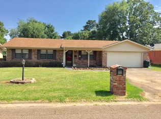 204 W Greenfield Dr, Wake Village, TX 75501