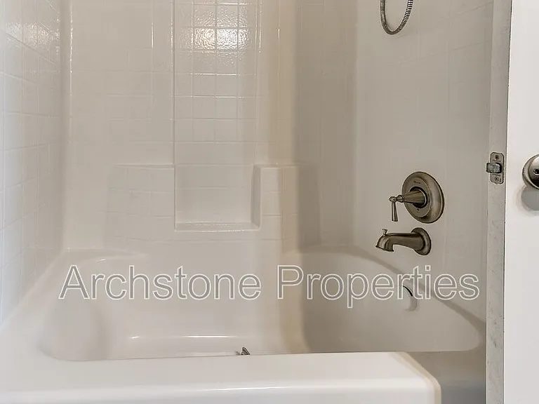 19704 Taggert Dr — Photo 29