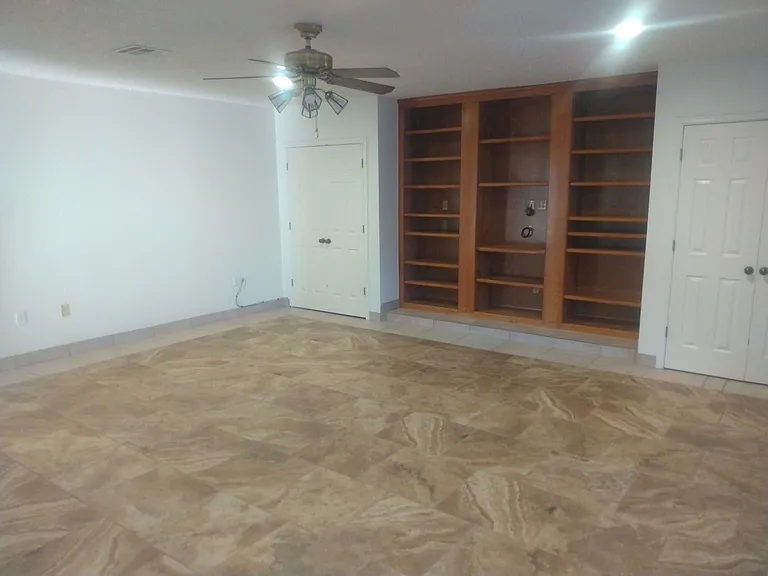 1606 Delano Dr — Photo 2