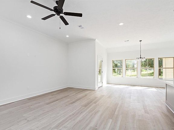 5th image of 211 W Maine Ave