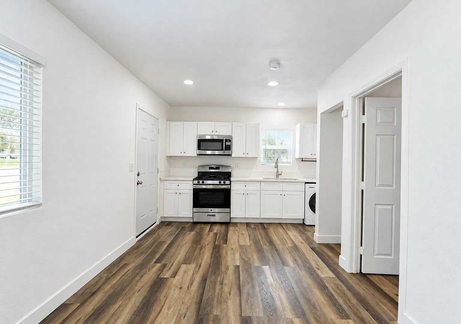 719 Esther Way — Photo 3